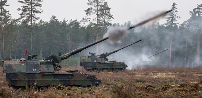 Бундестаг схвалив закупівлю боєприпасів для українських САУ PzH 2000 і танків Leopard 2 - Фото