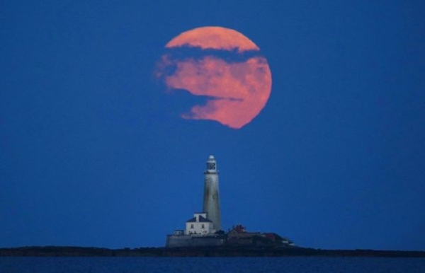 The Full Buck supermoon rises over St Mary's Lighthouse in Whitley Bay on 2 July