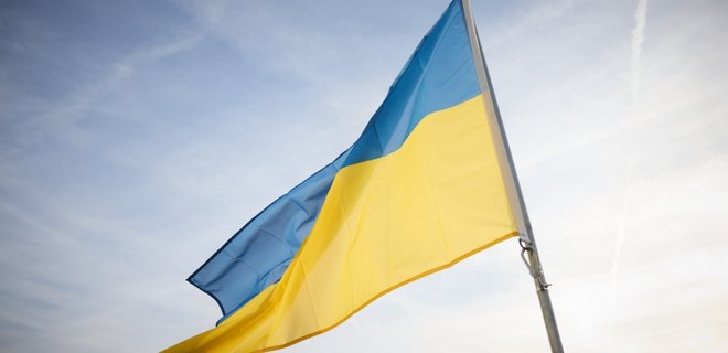 Військові розвідники ГУР та ВМС підняли прапор України у Криму – відео - Фото
