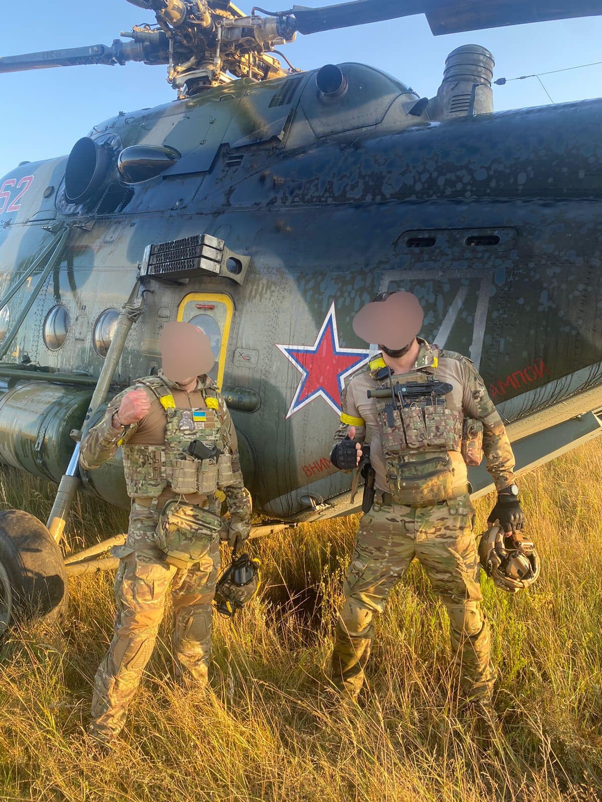 Операція "Синиця". Нові фото з російським гелікоптером Мі-8, який ГУР виманило до України