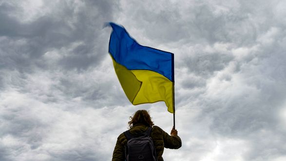 Близько 45% українців вважають патріотизмом донатити й розмовляти державною мовою - опитування
