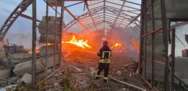 Нічна масована атака по Одеській області: збито 17 дронів, але є влучання – фото - Фото