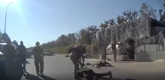 Спецпризначенці ГУР влаштували конфлікт з поліцією на блокпосту під Харковом – відео - Фото