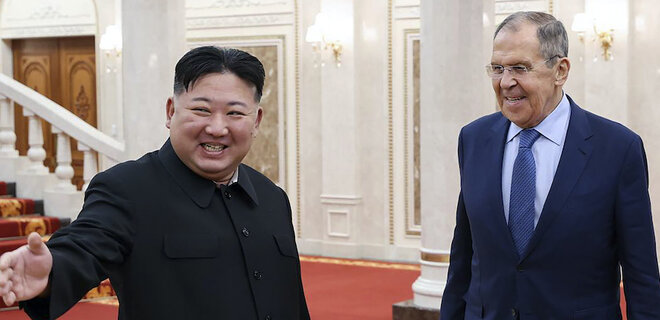 Північна Корея погрожує США превентивним ядерним ударом. Кім Чен Ин зустрівся з Лавровим - Фото