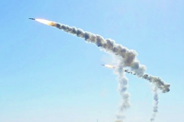 Частина Києва знеструмлена через ракетну атаку