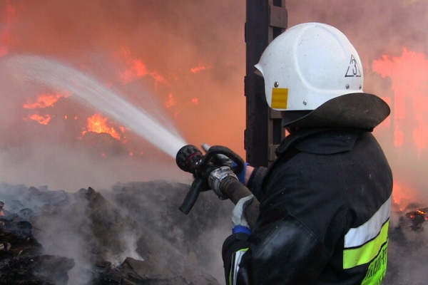 На Київщині уламки «Шахедів» спричинили пожежу: подробиці