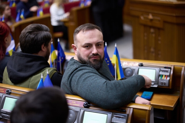 Податок на бездітність. Нардеп відкликав законопроєкт через суспільне обурення