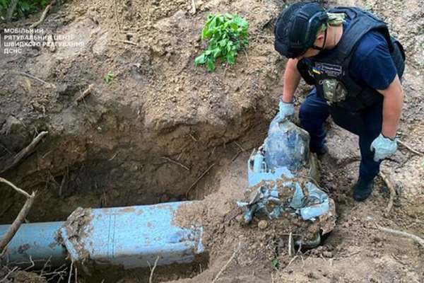 У Голосіївському районі столиці чоловік знайшов частину ракети (фото)