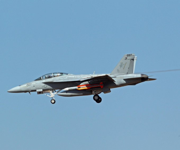 SM-6 f/a-18