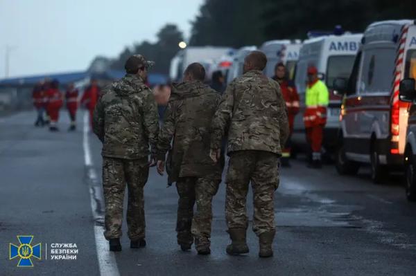 Скільки звільнених з полону повертаються до війська: МВС назвало цифру