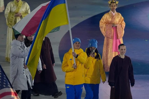 Збірна України на церемонії закриття Олімпіади-2026 / © Associated Press