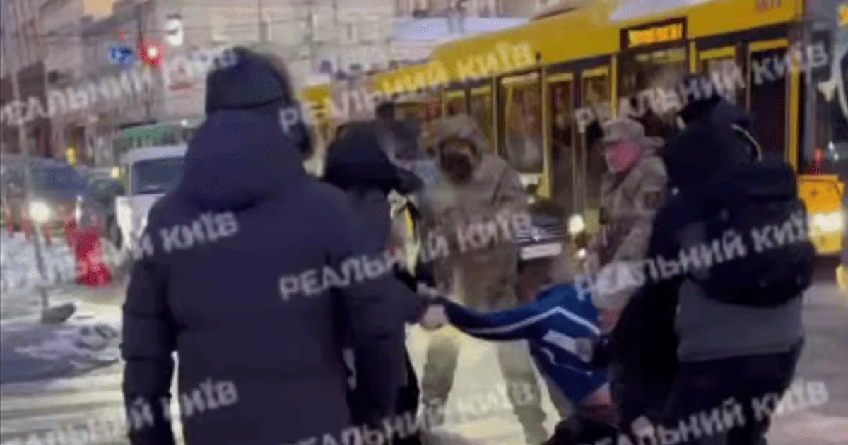 Бійка у Києві з ТЦК та поліцією