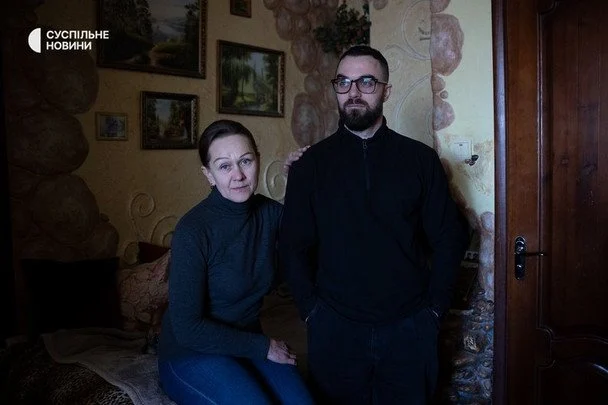 Сестра Сергія Русінова Наталія та його син Олександр / © Суспільне