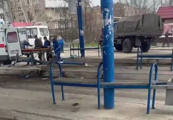 У Донецьку росіяни на вантажівці в’їхали у натовп на автовокзалі / © Telegram / Денис Казанський