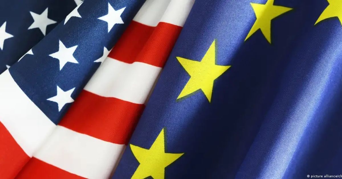 Прапори США та ЄС Прапори США та ЄС