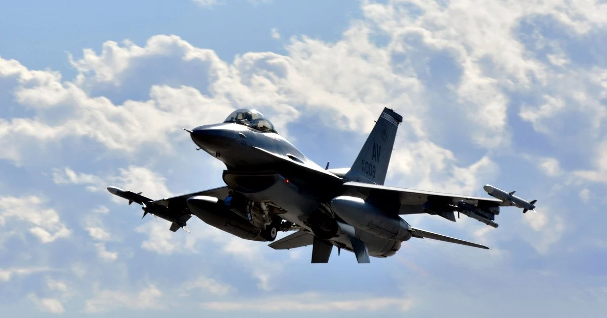 F-16 Fighting Falcon F-16 Fighting Falcon