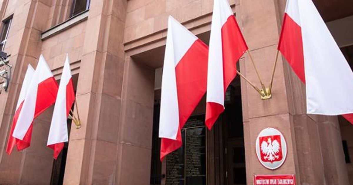 Нові правила для українців у Польщі — без цього не дадуть карту побиту CUKR