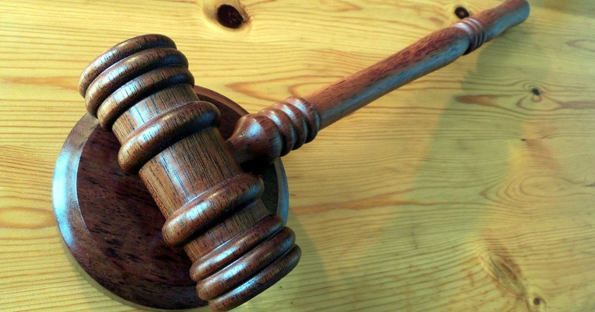 Пенсіонер з Хмельниччини навів "Шахеди" на військові склади, бо "заробляв гроші для онуків і розважався" Пенсіонер з Хмельниччини навів "Шахеди" на військові склади, бо "заробляв гроші для онуків і розважався"