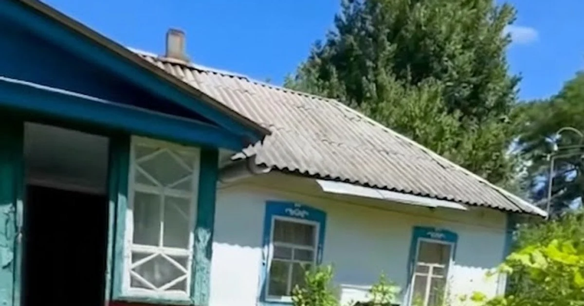 Хата у селі Хата у селі
