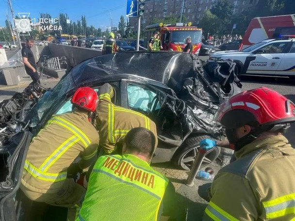 ДТП у Києві 5 червня / © ДСНС