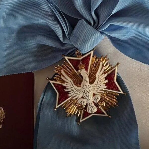 Відзнака єдності: троє колишніх очільників України повернули Варшаві Ордени Білого…