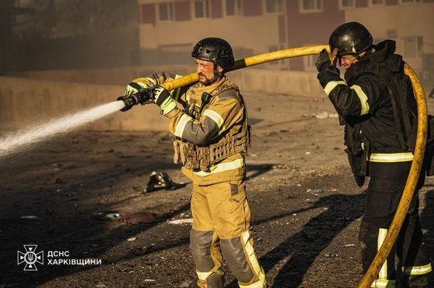 Удар по поштовому терміналу в передмісті Харкова / © ДСНС