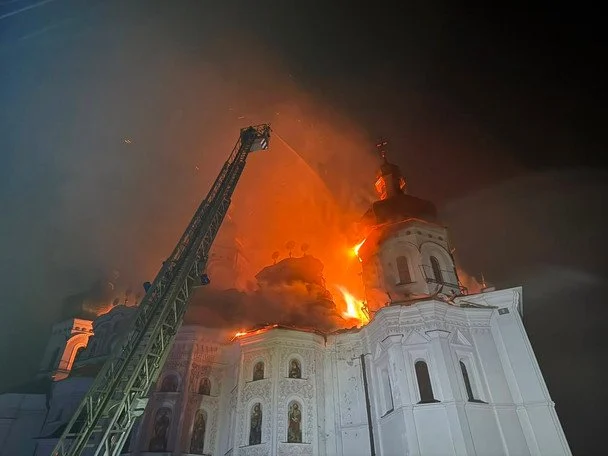 Пожежа на даху Успенського собору / © із соцмереж
