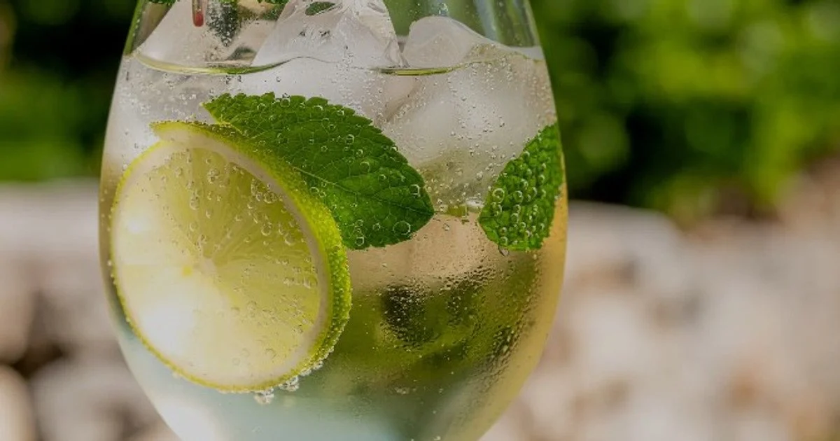 Коктейль Hugo spritz Коктейль Hugo spritz