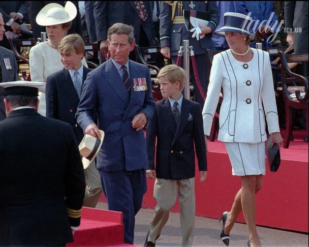Princess Diana and Prince Charles with William and Harry / © Associated Press