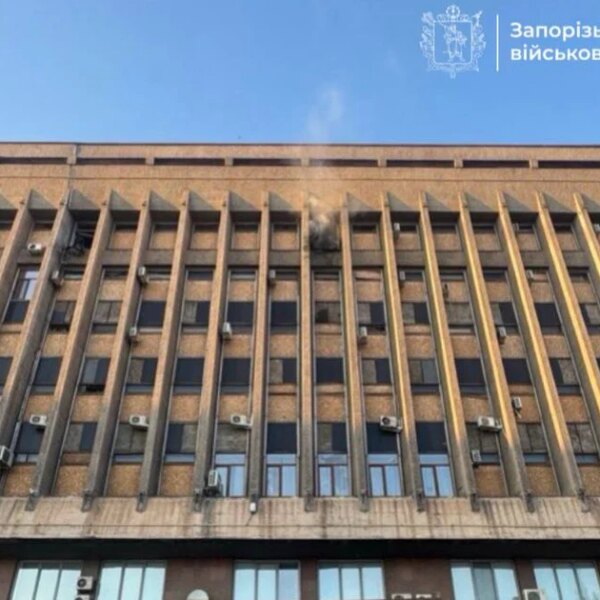 Росія двічі атакувала будівлю Запорізької ОДА: оновлена інформація (фото, відео)