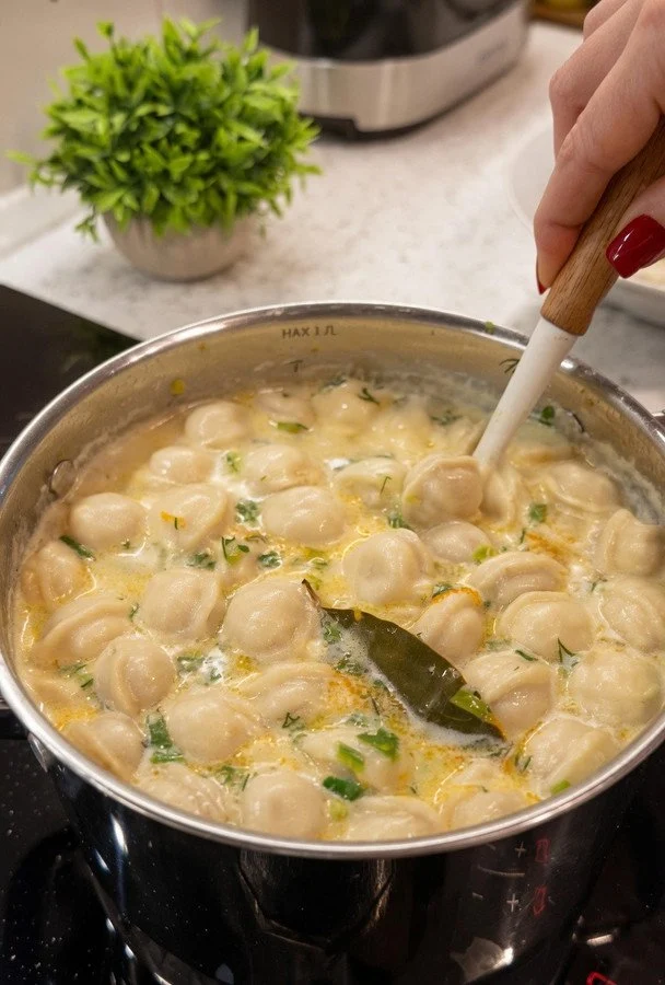 Кремовий суп із пельменями tiktok.com/@liliya.cooking