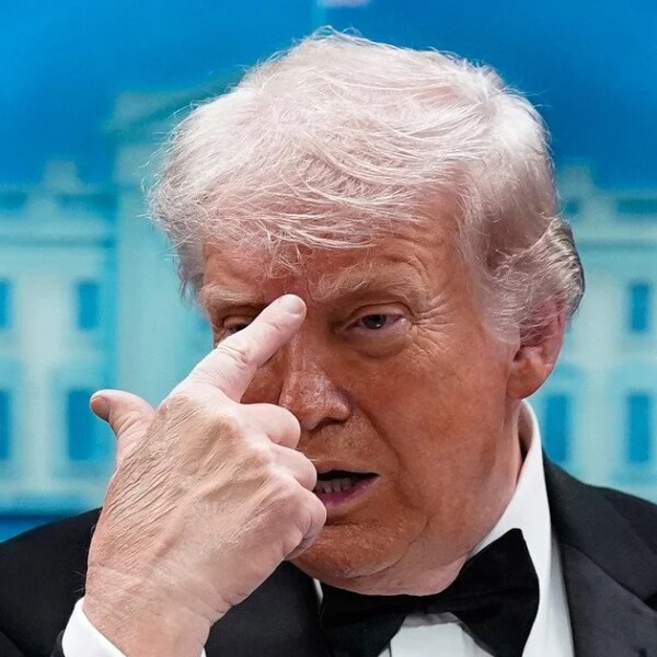 Трампу залишили таємне повідомлення — що означає напис “86 47”