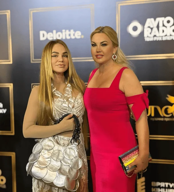 Oksana Voyage and Kamaliya / &copy; instagram.com/kamaliyaofficial