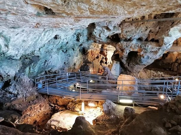 The Arene Candide cave in Finale Ligure, Italy, was a special burial place for thousands of years / © wikimedia.org