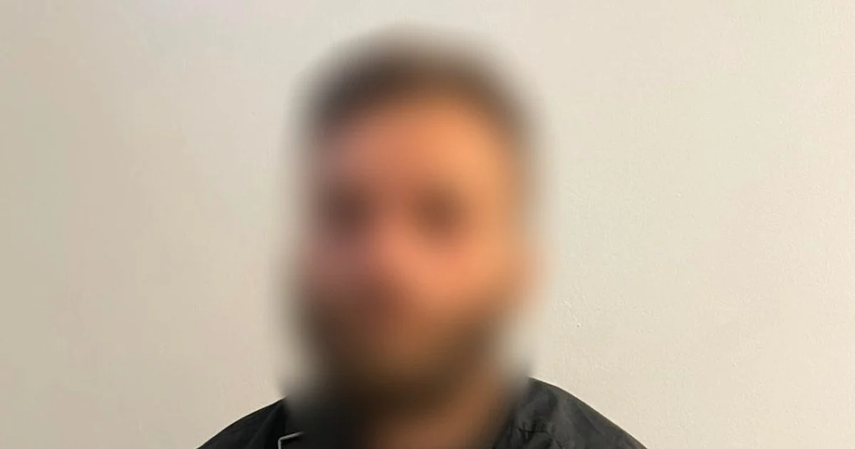 Чоловік, який напав на копів з ножем
