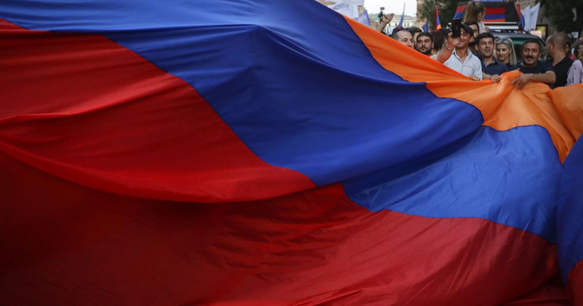 З Росією чи ЄС: перші екзитполи виборів у Вірменії З Росією чи ЄС: перші екзитполи виборів у Вірменії