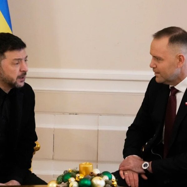 “Прапор Бандери неприйнятний”: Навроцький з гостротою звернувся до Зеленського через…