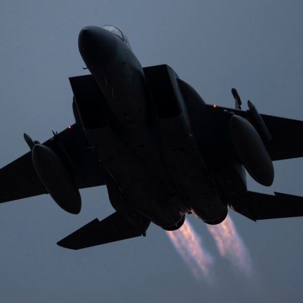Пілот F-15E, збитий над Іраном, розповідає про рої медузоподібних дронів,&hellip;