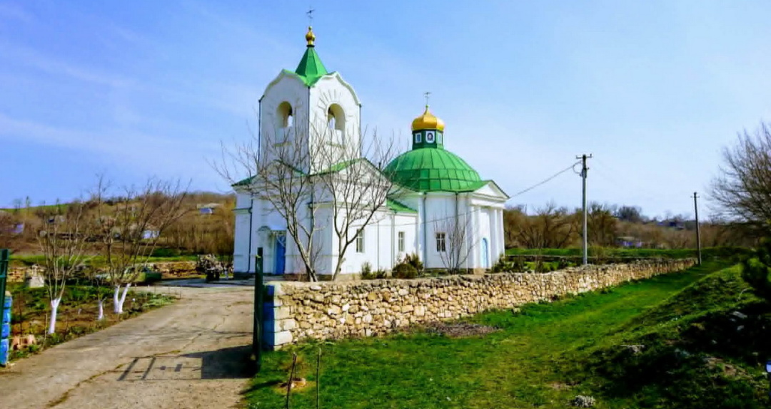 Свято-Параскевинська церква в с. Топали на Одещині, в якій вінчалися В. Чехівський і Олена Сіцінська / Фото Wikipedia