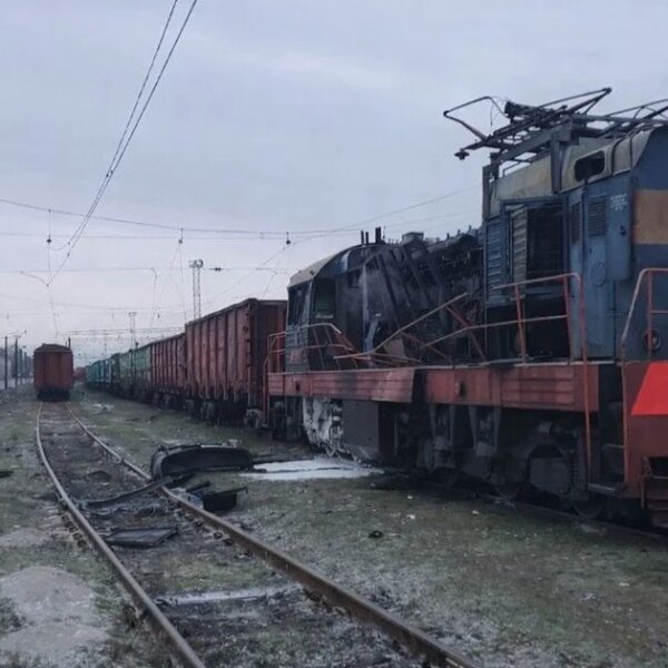 “Залізниця зазнає руйнувань”: фахівець попереджає про загрозу нової логістичної кризи через атаки РФ