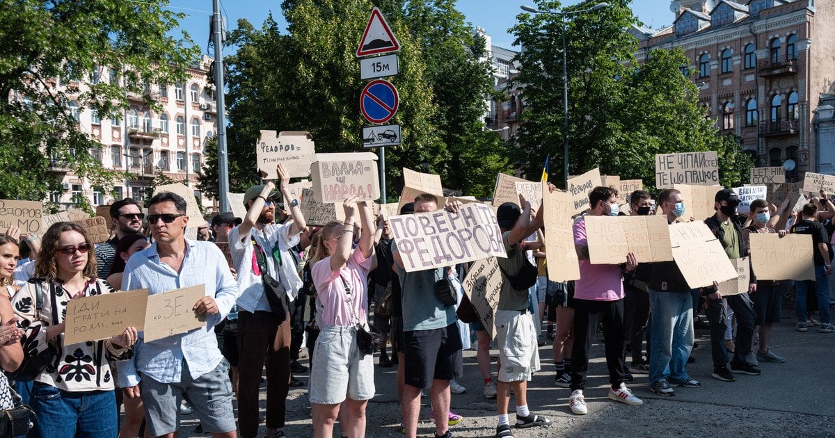 Чому реакція на протести потребує часу: роз'яснення позаштатного радника керівника ОП Чому реакція на протести потребує часу: роз'яснення позаштатного радника керівника ОП