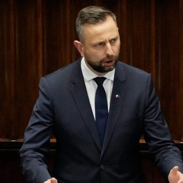 Суперечка щодо підтримки України спалахнула в Польщі, міністр оборони висловився різко