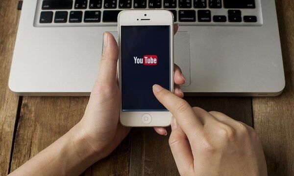 Ані Лорак, Басков, Розенбаум: YouTube заблокував в Україні канали виконавців, що підтримують війну