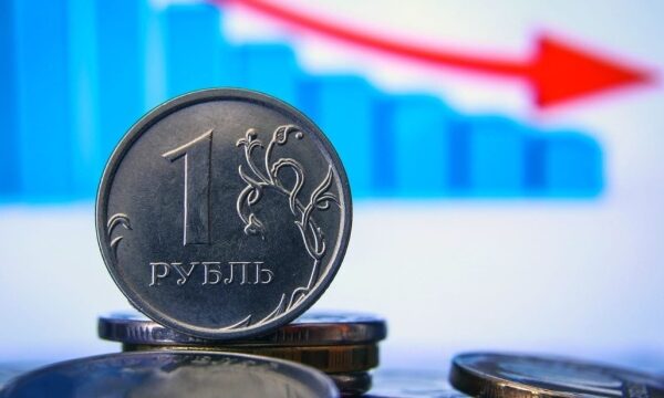 Центральний банк Росії несподівано знизив ключову ставку на вимогу Путіна.