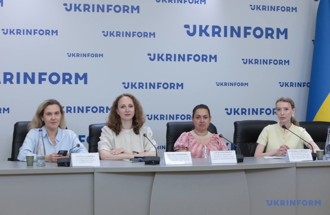 Учасниці обговорення «Повернення викрадених українських дітей». Фото Геннадія Мінченка