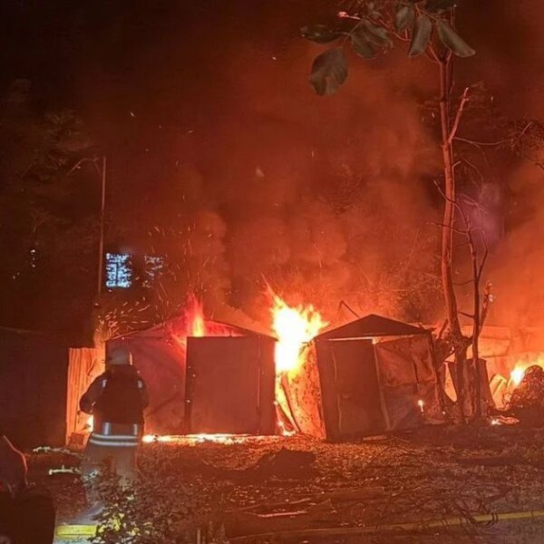 Російські війська вдарили по Одесі: загорілася пожежа, пошкоджено будівлі, є…