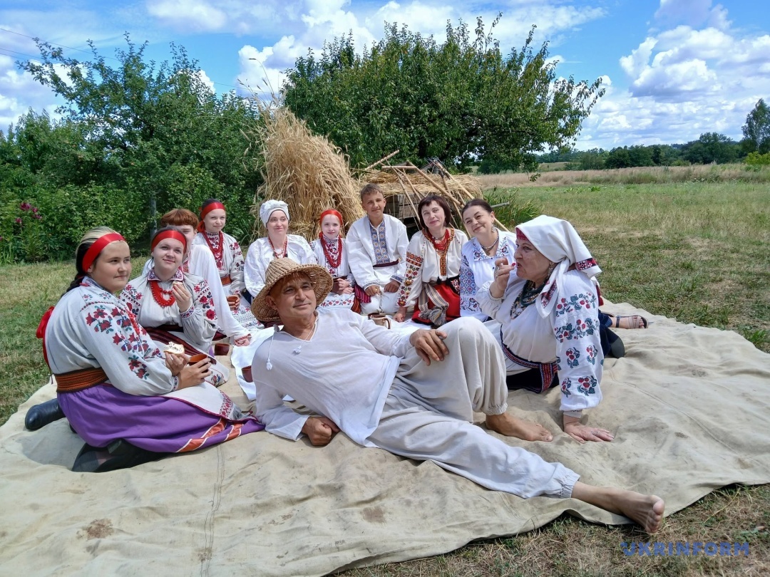 Женці після зажинок