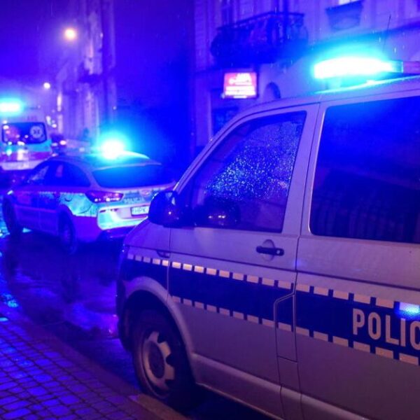 У Польщі було заарештовано чоловіків, які вимагали перевірки, “чи підтримують українці Бандеру”.