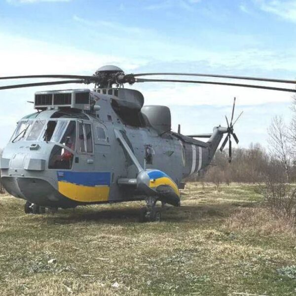 Раніше Україна отримала гелікоптери Sea King від HeliOperations, а тепер на такі гелікоптери встановлюють зенітні дрони.