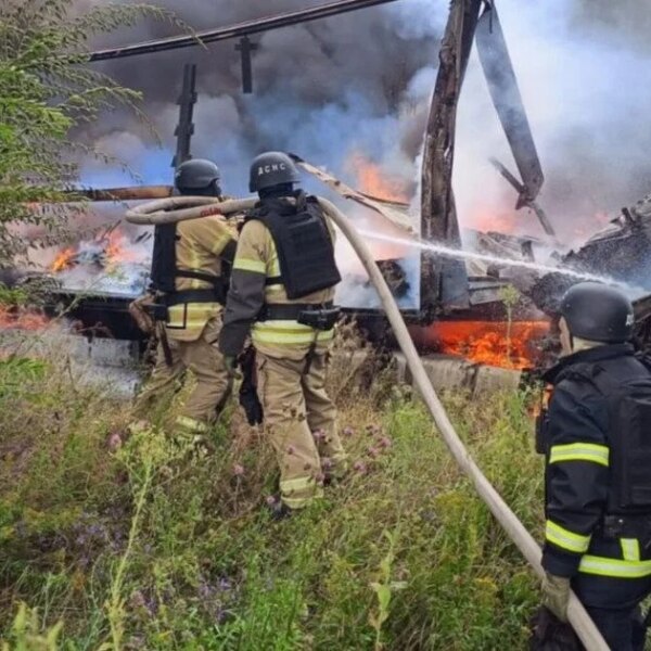 Російські війська обстріляли трасу Дніпро-Кривий Ріг, зайнялася пожежа на вантажівці (шокуюче відео)